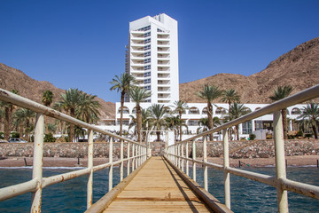 Obraz premium Beach and bridge