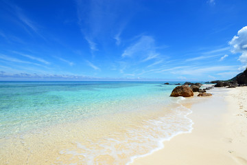 沖縄の美しい海とさわやかな空