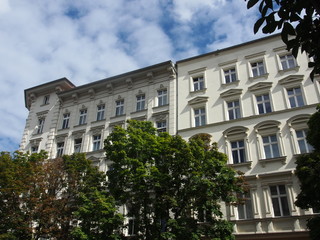 Grünes Berlin: Altbaufassaden im Prenzlauer Berg