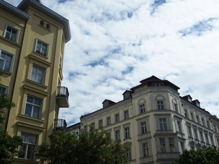 Grünes Berlin: Altbaufassaden im Prenzlauer Berg