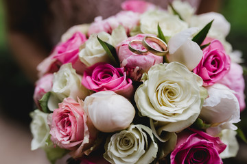 wedding flowers bride bouquet rings