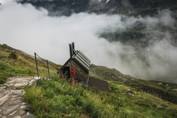 Toilettenhäusschen der Gaulihütte SAC im Urbachtal, Berner Oberland
