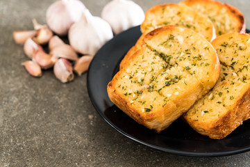 garlic bread on plate