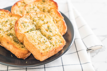 garlic bread on plate