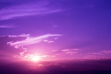 Abwaschbare Fototapete Violett Lila Himmel des Sonnenaufgangs.