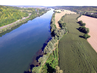 La Seine en amont de Giverny (à droite) et Vernon (à gauche)