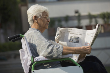 Patient reading the newspaper 