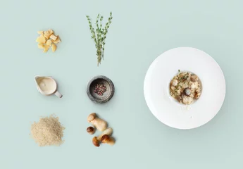 Crédence de cuisine en verre imprimé Plats de repas Cooking ingredients for italian risotto with wild mushrooms isolated