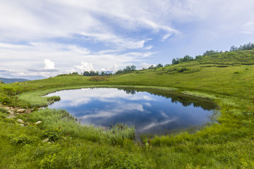 Fototapeta na wymiar Mirror Lake in Caucasus near Krasnaja Poljana