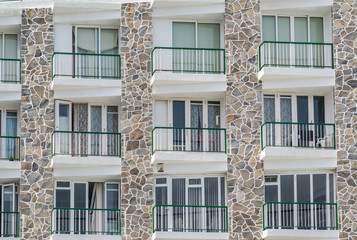 Fenster in einer Fassade 