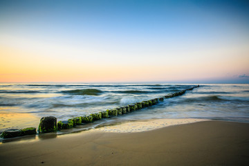 Buhnen im Abendlicht