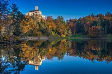 Naklejka premium Trakoscan Castle by the lake