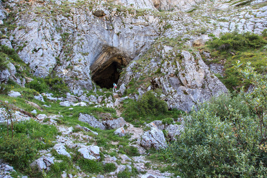 Mountain Palentina. Spain. Cave of Cobre.