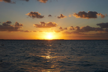 Colorful sky at Beach / Romantic sunset on Isla Mujeres in Mexico 