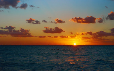 Colorful sky at Beach / Romantic sunset on Isla Mujeres in Mexico 
