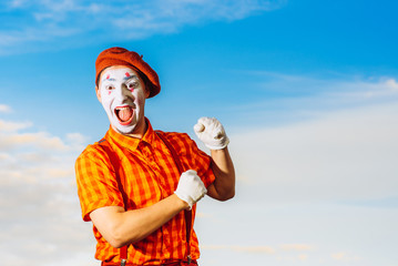 Mime shows pantomime against the blue sky