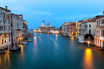Fototapeta na wymiar View of the Grand Canal and the Cathedral of Santa Maria della Salute at evening