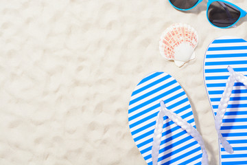 Naklejka premium Beach items on sand