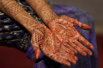 Mehndi on Indian brides hands 