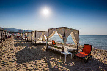 White canopie on a beach © Csák István