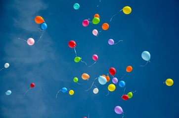 Воздушные шарики в небе
