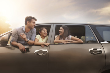  Family looking out car window during their road trip	