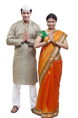 Obraz premium Portrait of Maharashtrian couple greeting