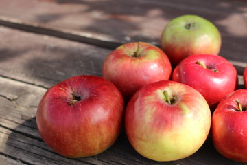 Organic fresh apples on wooden background in summer,agriculture concept theme with fresh apples in nature