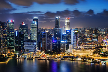 Fototapeta premium Scenic night view of skyscrapers at downtown of Singapore