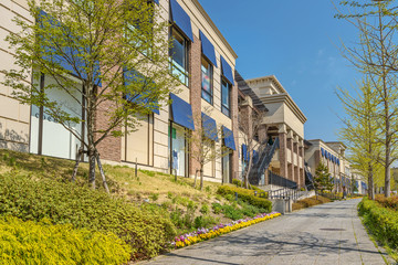 美しい商店街の街並み風景