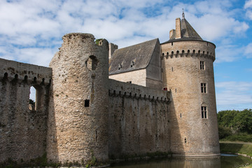 Fototapeta na wymiar Château de Suscinio dans le Morbihan en France qui fut la résidence des Ducs de Bretagne et fut construit au 12ème siècle