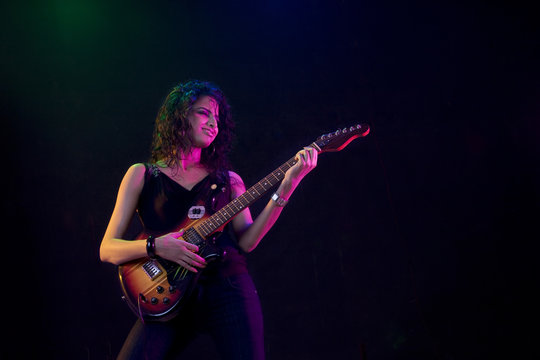 Young woman playing the guitar 