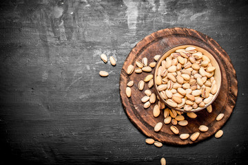 Pistachios in a bowl on the old Board.