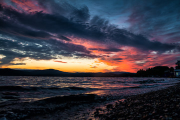 Fototapeta na wymiar Scenic sunset on the lake