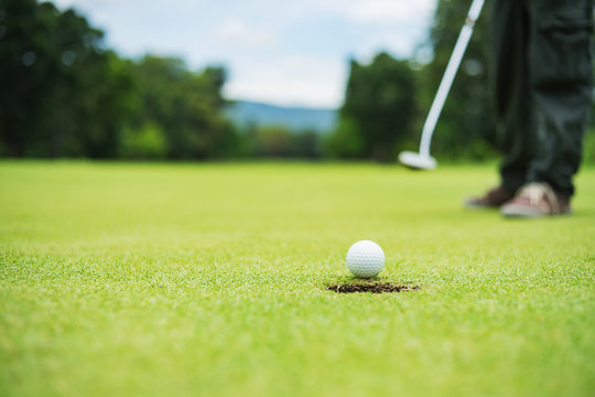 Pro Golf Long Putting Golf Ball In To The Hole