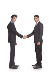 Obraz premium Portrait of two businessmen shaking hands