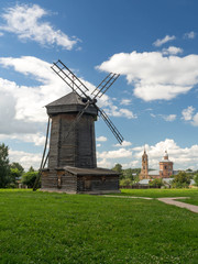 Obraz premium Old wooden windmill in Suzdal, Russia. The windmill's blades act like a rotating fan which pushes the rod attached to it to the direction the wind is blowing. 