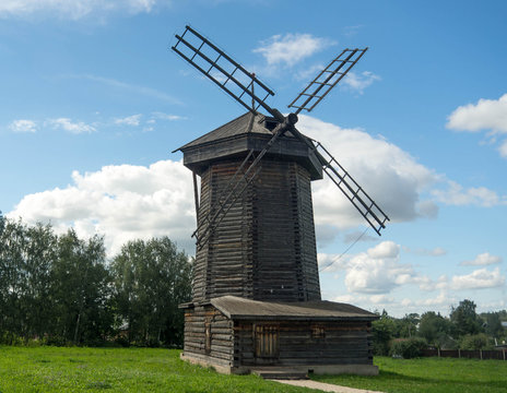 Old wooden windmill in Suzdal, Russia. The windmill's blades act like a rotating fan which pushes the rod attached to it to the direction the wind is blowing. 
