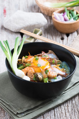 Stir fried yellow noodle 