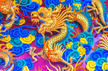 Naklejka premium dragon statue can use for background