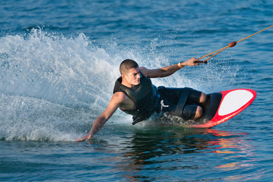 High speed kneeboarding