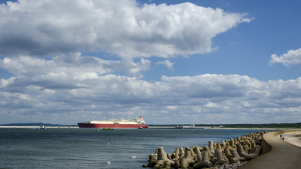 GAS CARRIER - Breakwater sea port and LNG terminal © Wojciech Wrzesień