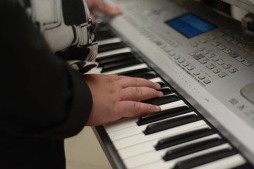 Fototapeta na wymiar hands playing piano