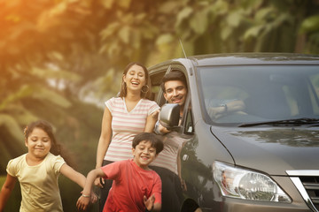 Happy children running from car	