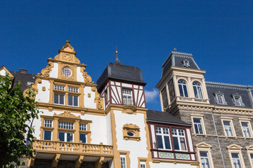 Fototapeta premium Historische Häuserfronten in Bernkastel-Kues an der Mosel
