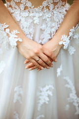 Obraz na płótnie Canvas Bride's hand with a ring