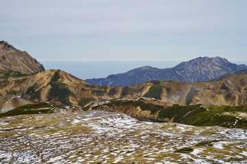 残雪の高原