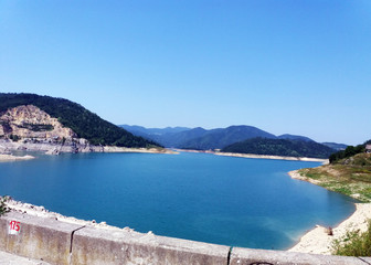 Obraz premium Beautiful lake with surrounding forests