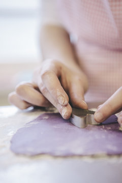 elaborate series of images showing different aspects of baking including different cakes, cookies and pastry, baking techniques and cake decoration