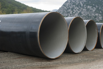 Large diameter metal pipes